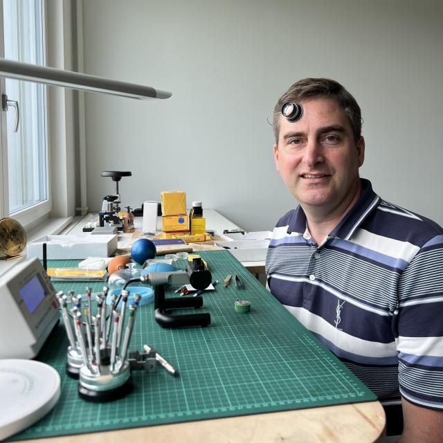 Thomas Gronenthal im Uhrenatelier 