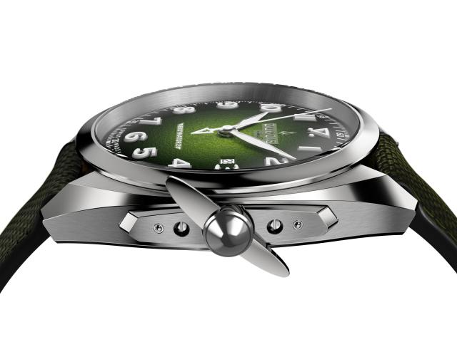 DBF009-04 Seite Krone offen 