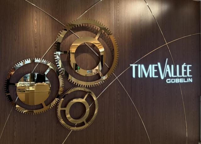 TimeValée Gübelin-Schild in Luzern