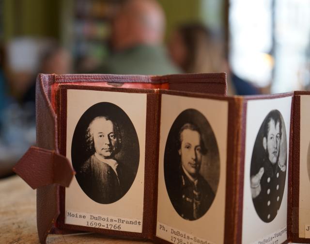 Historisches Etui mit Porträts von Moise und Philippe DuBois