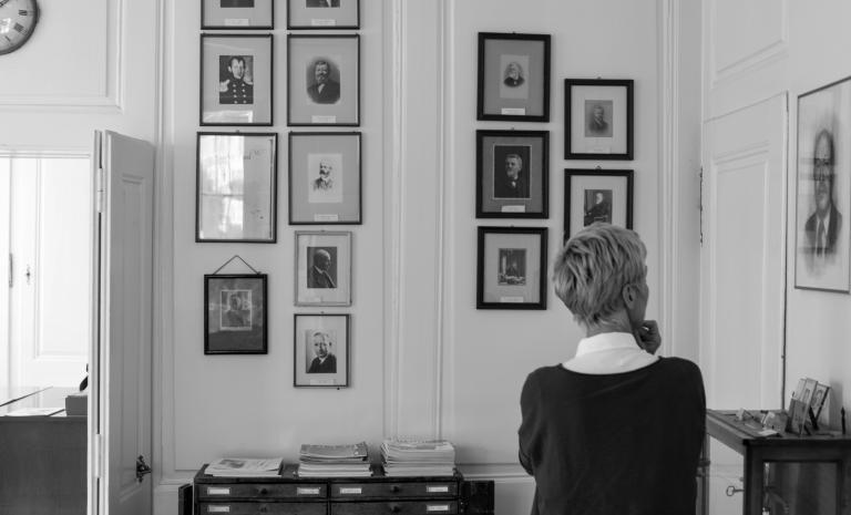 Büroräumlichkeiten in Le Locle mit Bildern der DuBois et fils-Familie