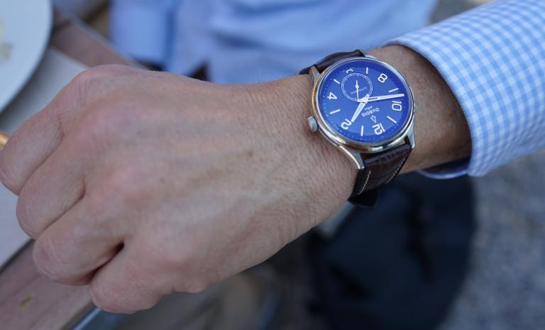 DuBois GV 2022 mit Uhr eines Aktionärs