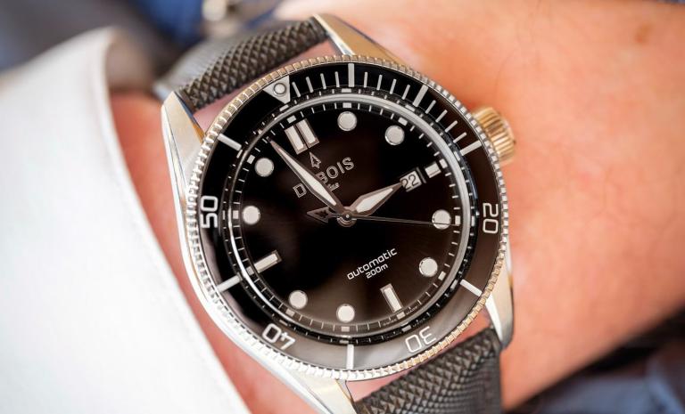 Die DBF007-02 Taucheruhr der Schweizer Uhrenmarke DuBois et fils mit schwarzem Zifferblatt und in Limited Edition Swiss Made.