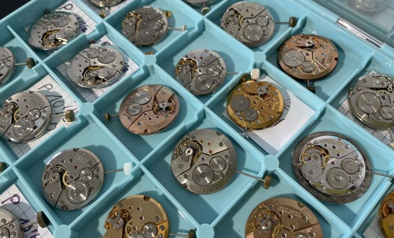 Sammlung historische Uhrwerke im Atelier