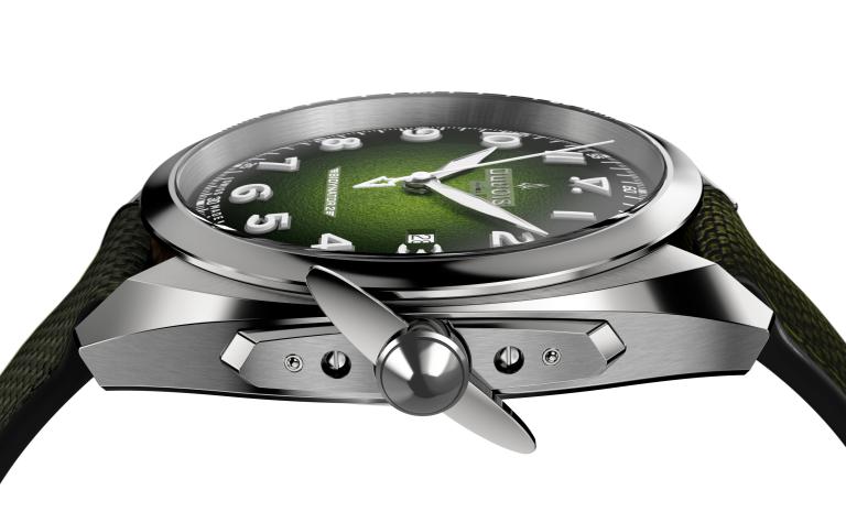 DBF009-04 Seite Krone offen 
