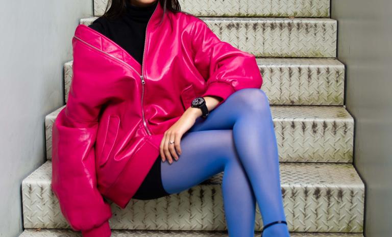 Frau trägt DBF009 schwarz