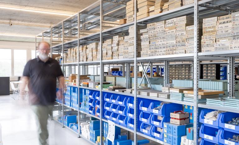 Besucher im Atelier DuBois et fils