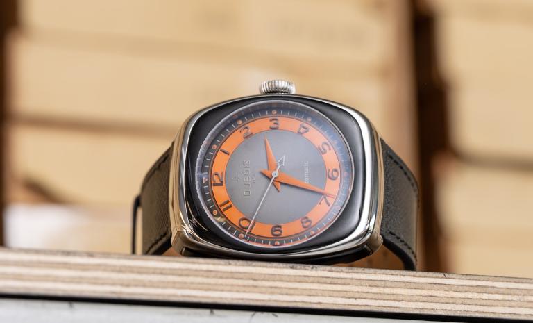 DBF010 in Orange von DuBois et fils und Vintage-Uhrwerk
