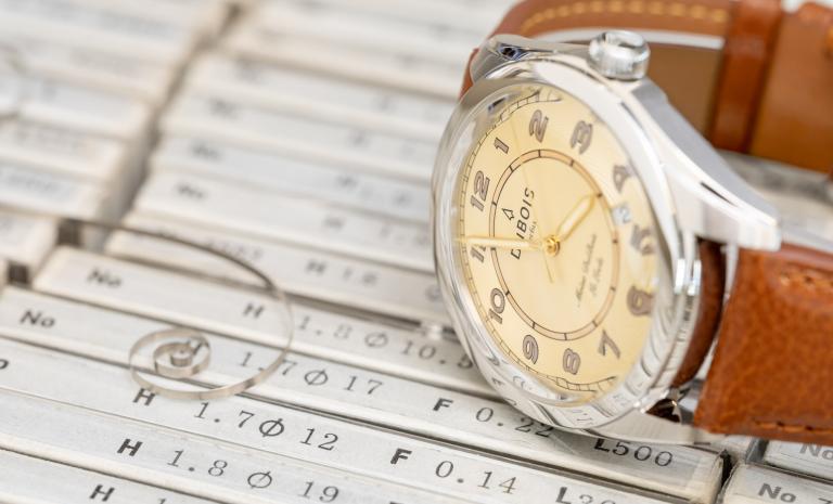 DBF011-02 von DuBois et fils_seitlich liegend
