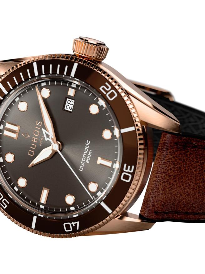 DBF007-12 mit historischem Schweizer Uhrwerk und einer Blockchain verbunden. Uhrenband in Kalbsleder, Gehäuse aus Edelstahl 316L, Rotgold 5N vergoldet, Suporluminova-Punkte ermöglichen besonders gute Ablesbarkeit — auch unter Wasser