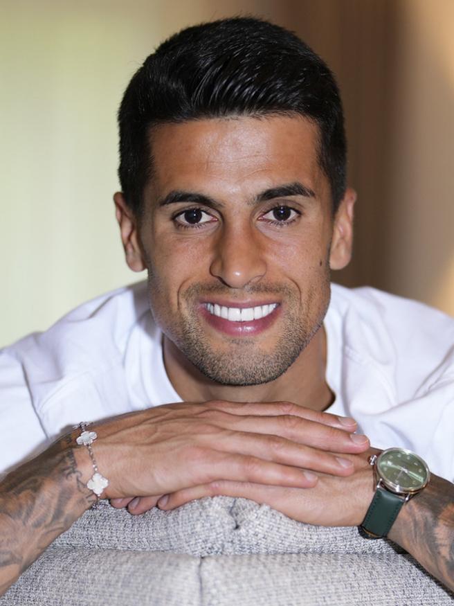 Joao Cancelo auf dem Sofa