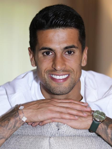 Joao Cancelo auf dem Sofa