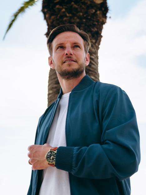 Ivan Rakitiv mit einer DuBois et fils Taucheruhr DBF007