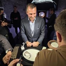 Raphael Gübelin bei der Präsentation der Ipsomatic-Uhr