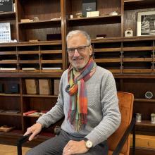 Benno bei DuBois et fils mit der Uhr DBF008 am Handgelenk